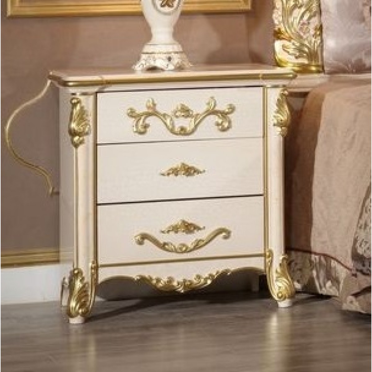 мебель белая спальня с золотом